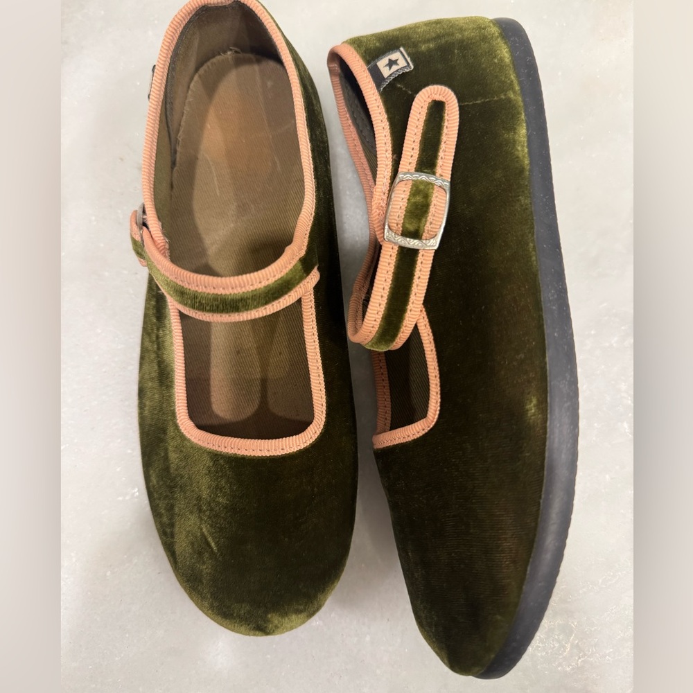 Bonton Red Jane Soft Velvet Mary Jane Shoes Girls Size 34 EU 10-12Y Olive Green - Picture 3 of 5